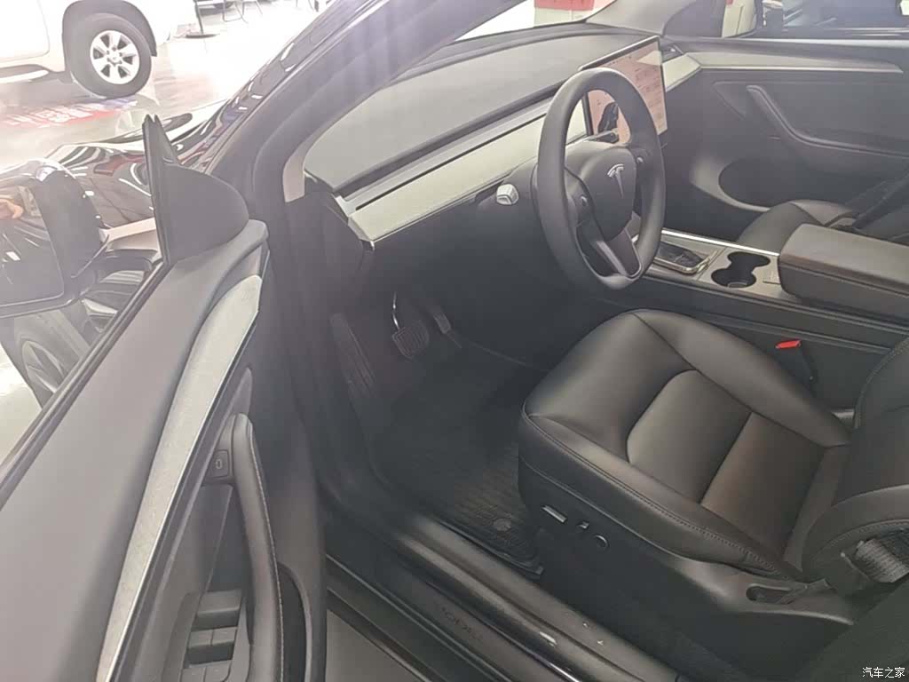 Tesla Model Y, 2024 16