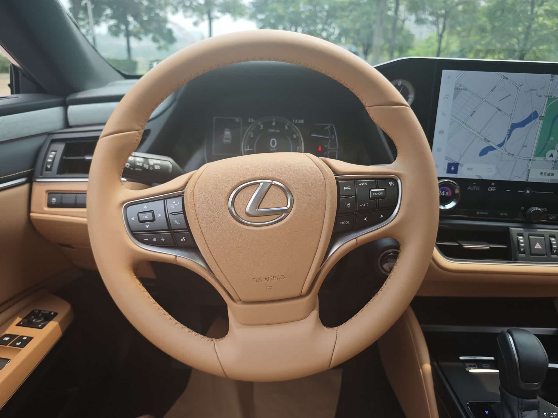 Lexus ES, 2025 13