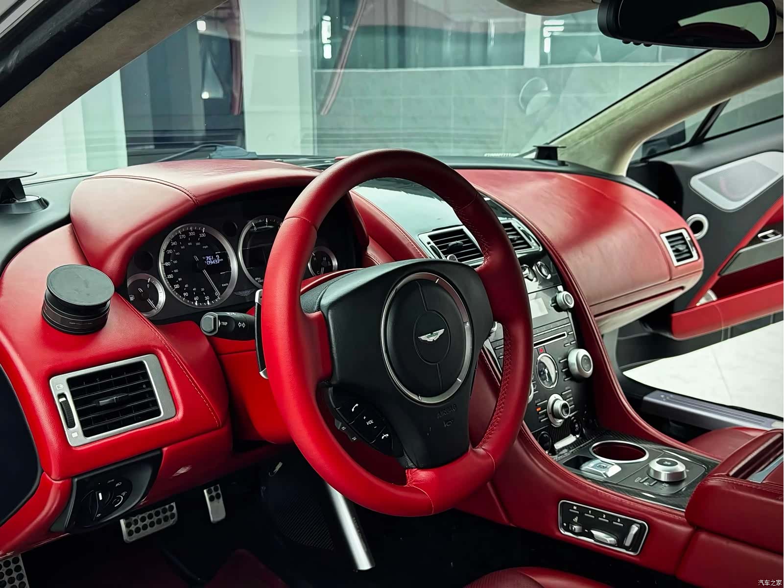 Aston Martin Rapide, 2011 7