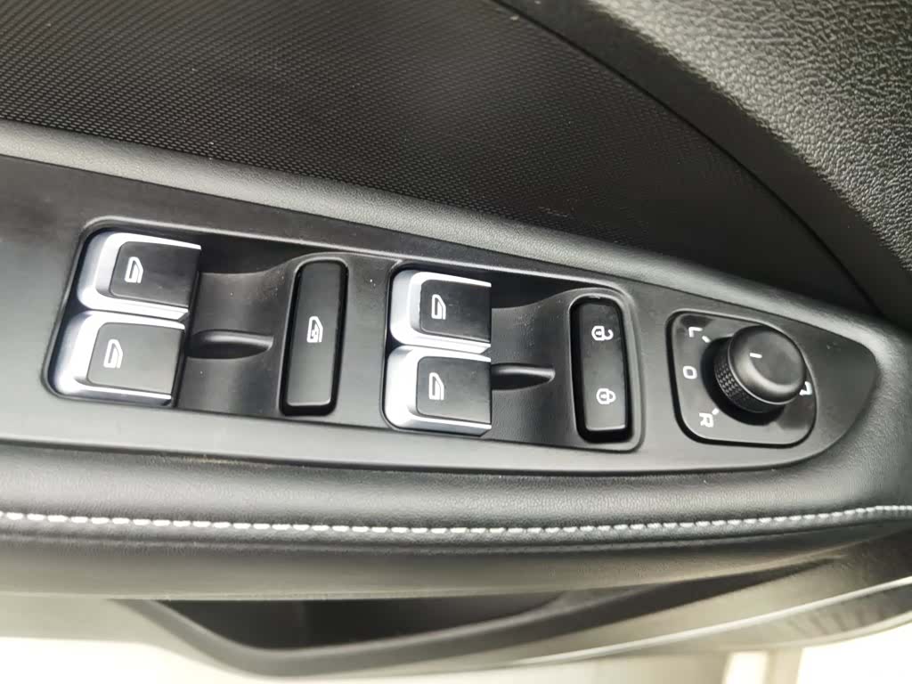 Geely Emgrand, 2021 9