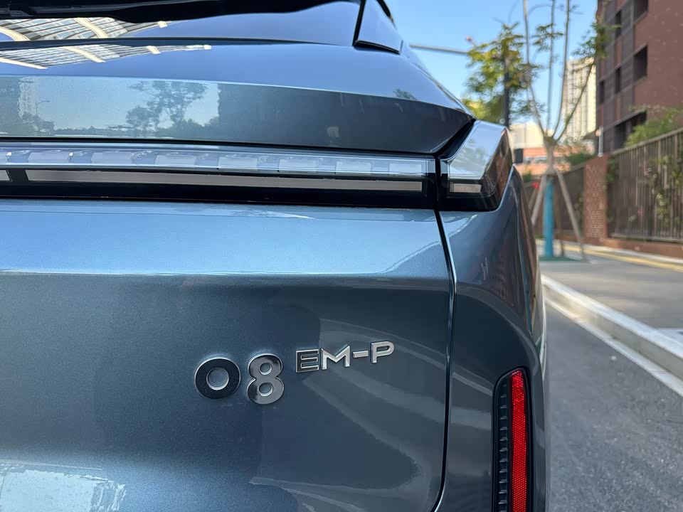 Lynk & Co 08 EM-P