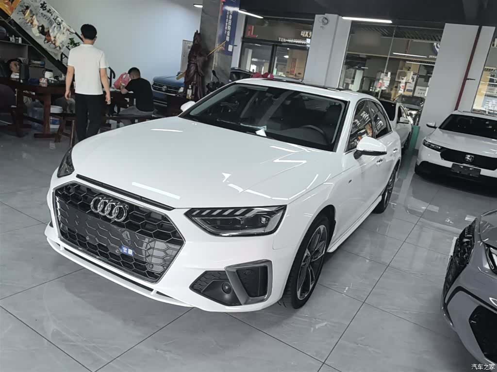 Audi A4L, 2023 1