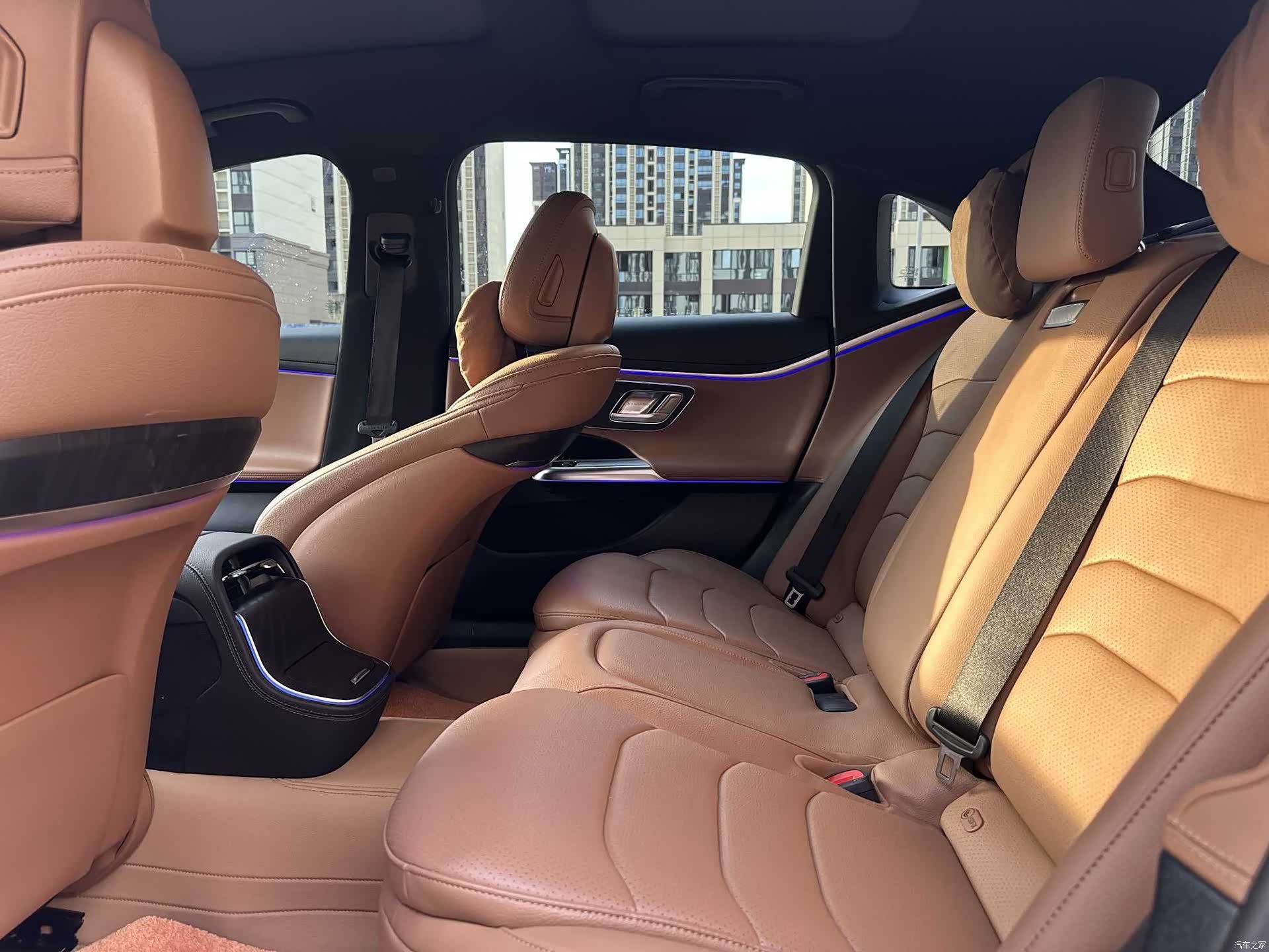 Mercedes-Benz E-Class, 2024 6