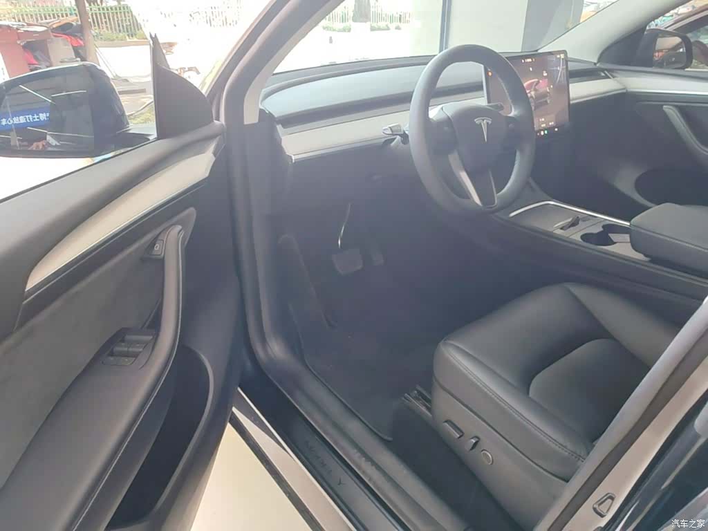 Tesla Model Y, 2024 16