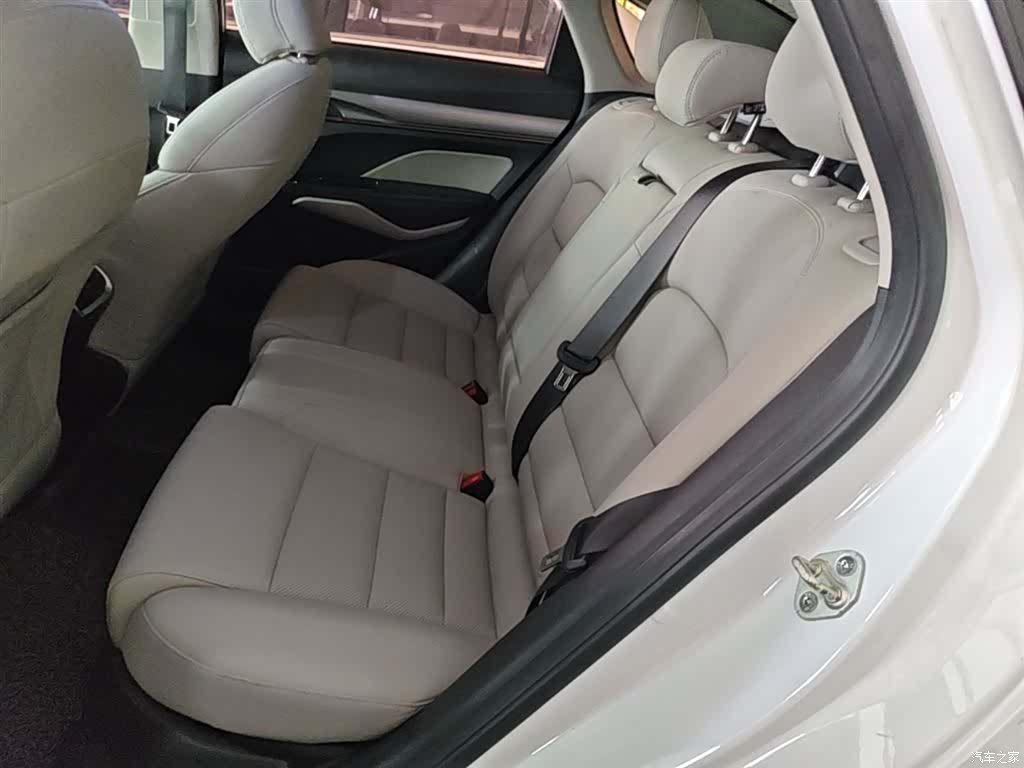 Geely Binray, 2019 17