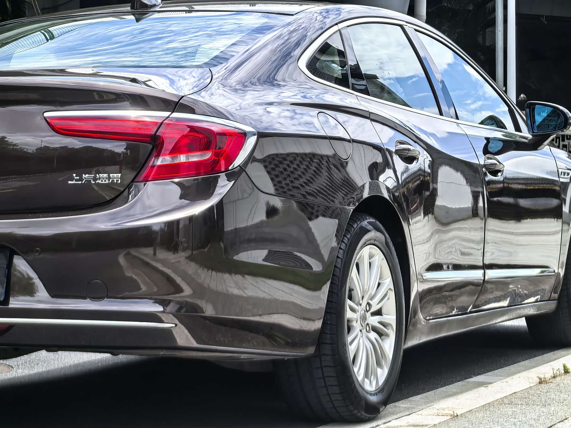 Buick LaCrosse, 2017 16