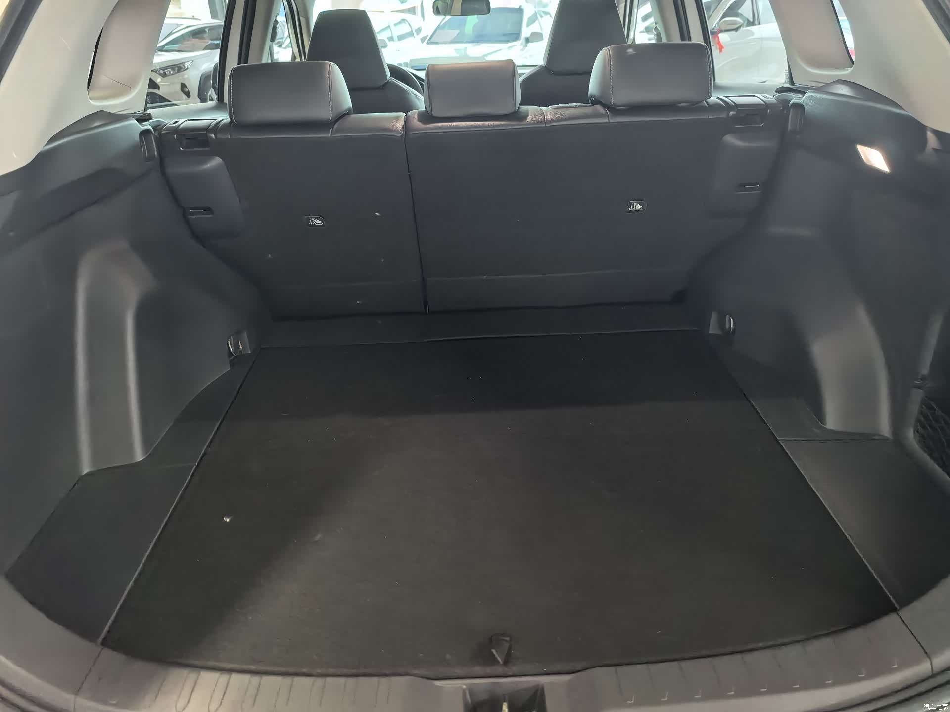 Toyota RAV4, 2023 12