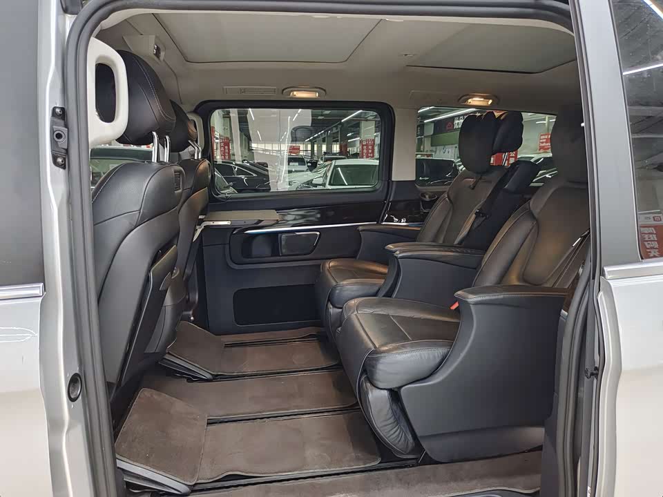 Mercedes-Benz V-class