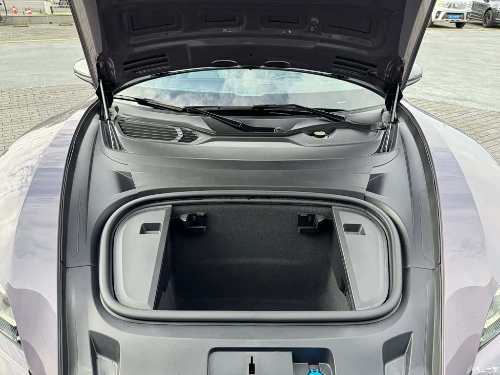 Porsche Taycan, 2025 9