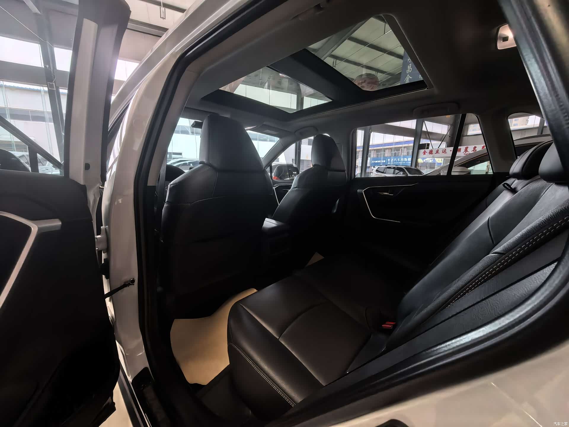 Toyota RAV4, 2023 9