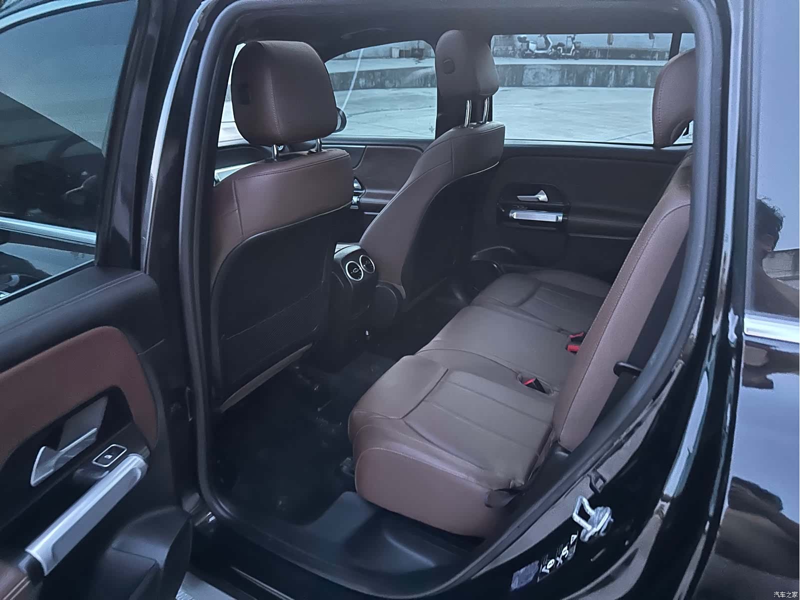 Mercedes-Benz GLB, 2023 все фото