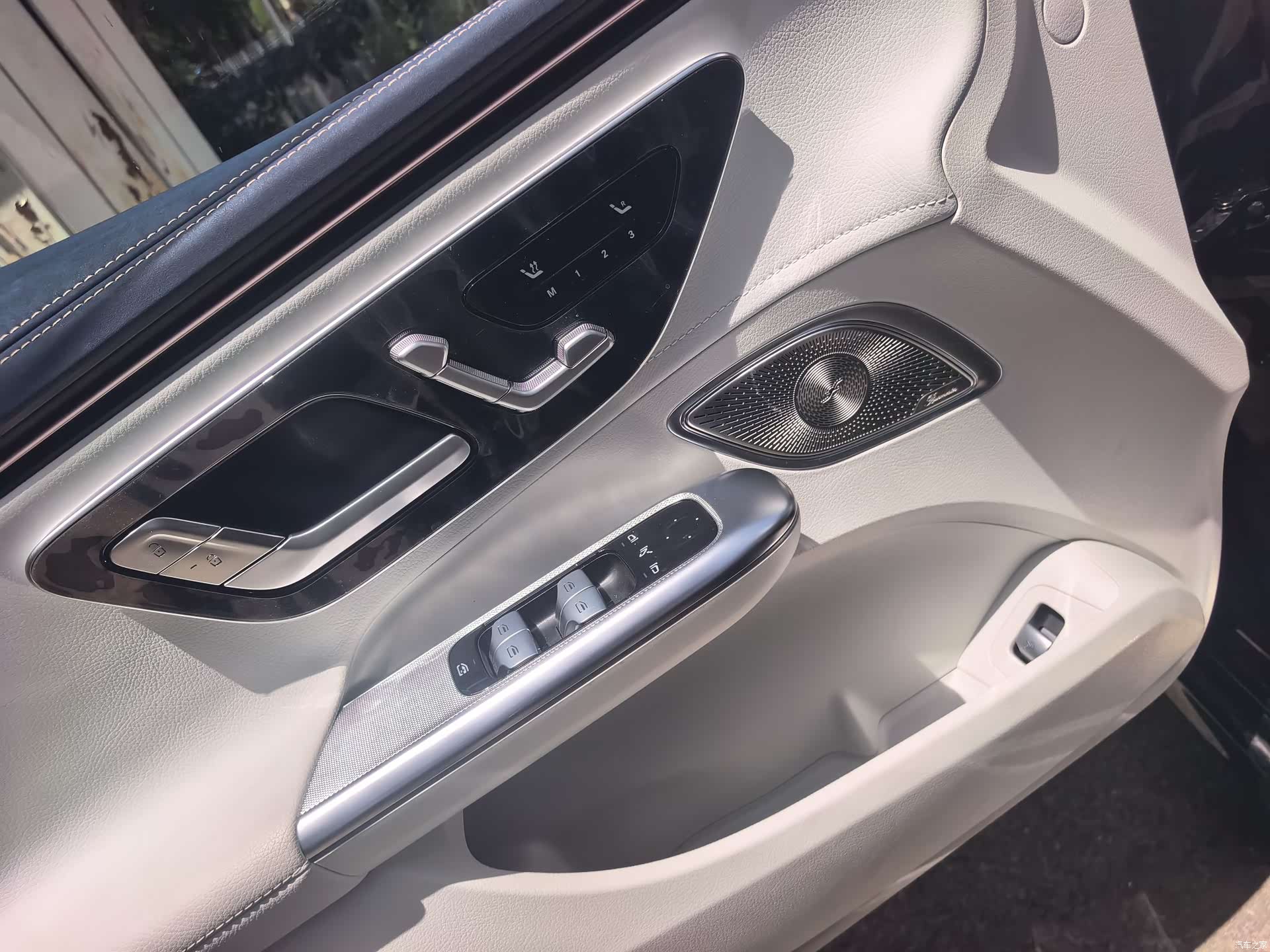 Mercedes-Benz EQE, 2025 12
