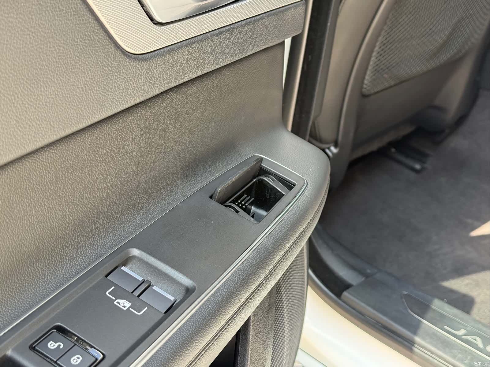 Land Rover XFL, 2017 21