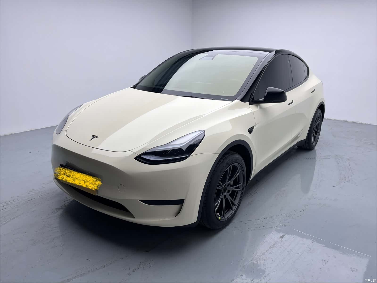 Tesla Model Y, 2023 1