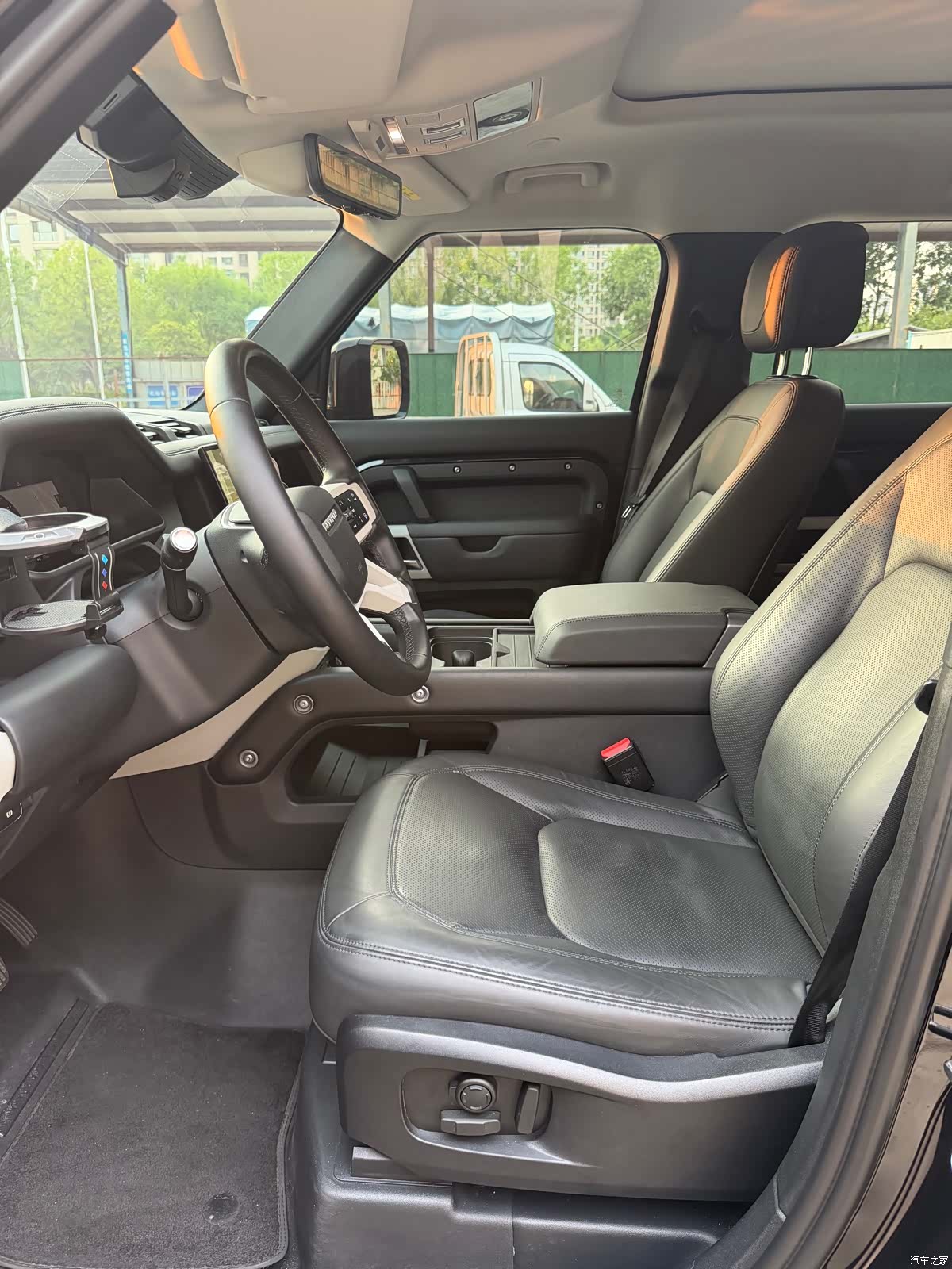 Land Rover Defender, 2023 7