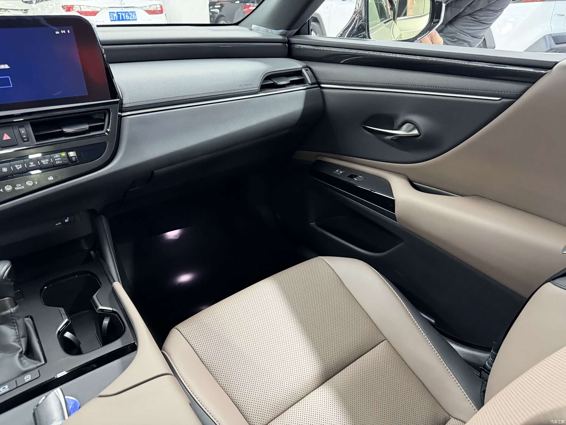 Lexus ES, 2024 12