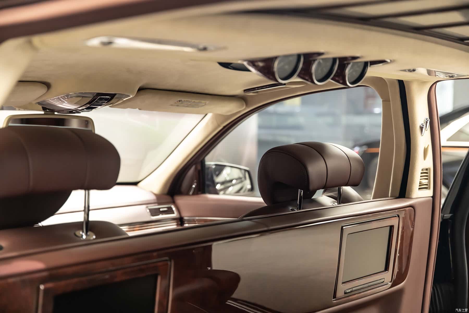 Maybach 62, 2011 9