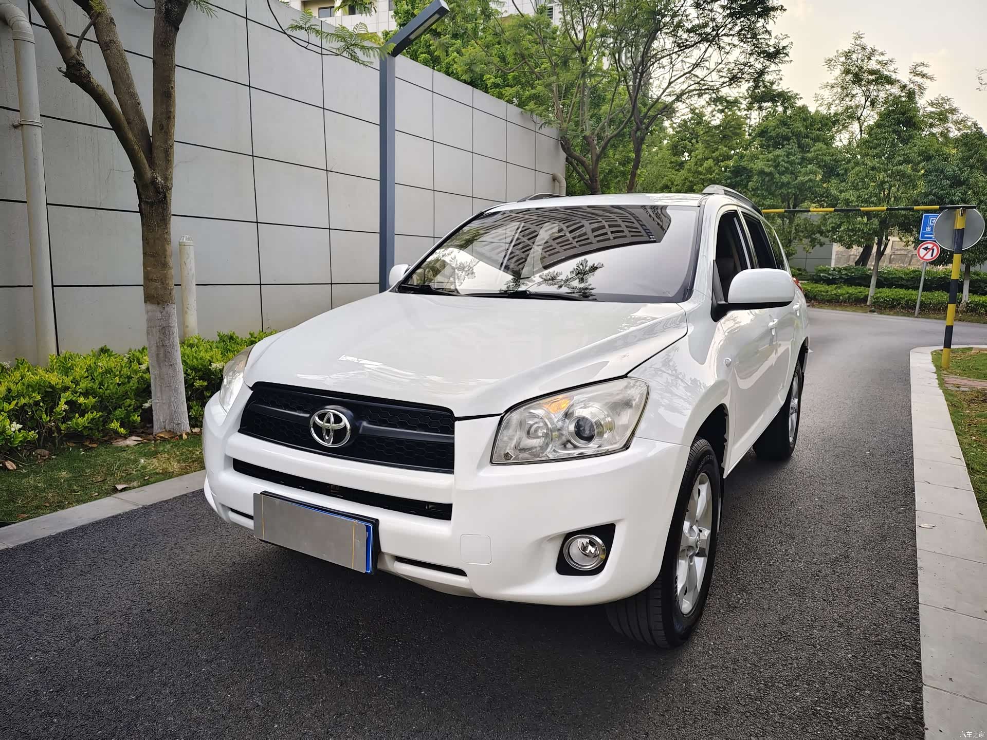Toyota RAV4, 2012 1