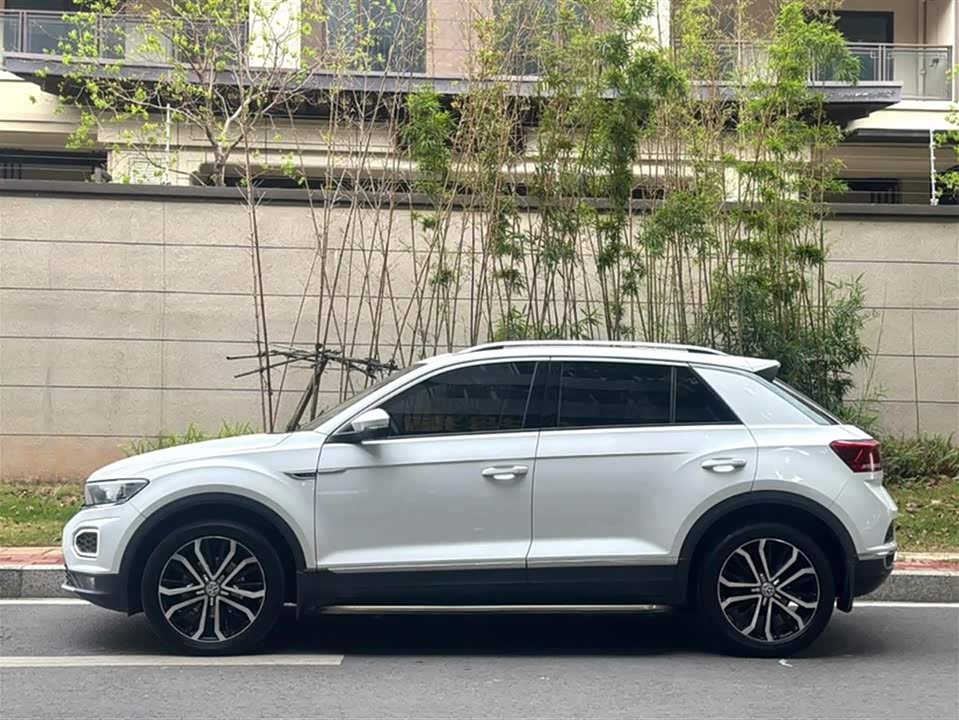 Volkswagen T-ROC exploring Songs