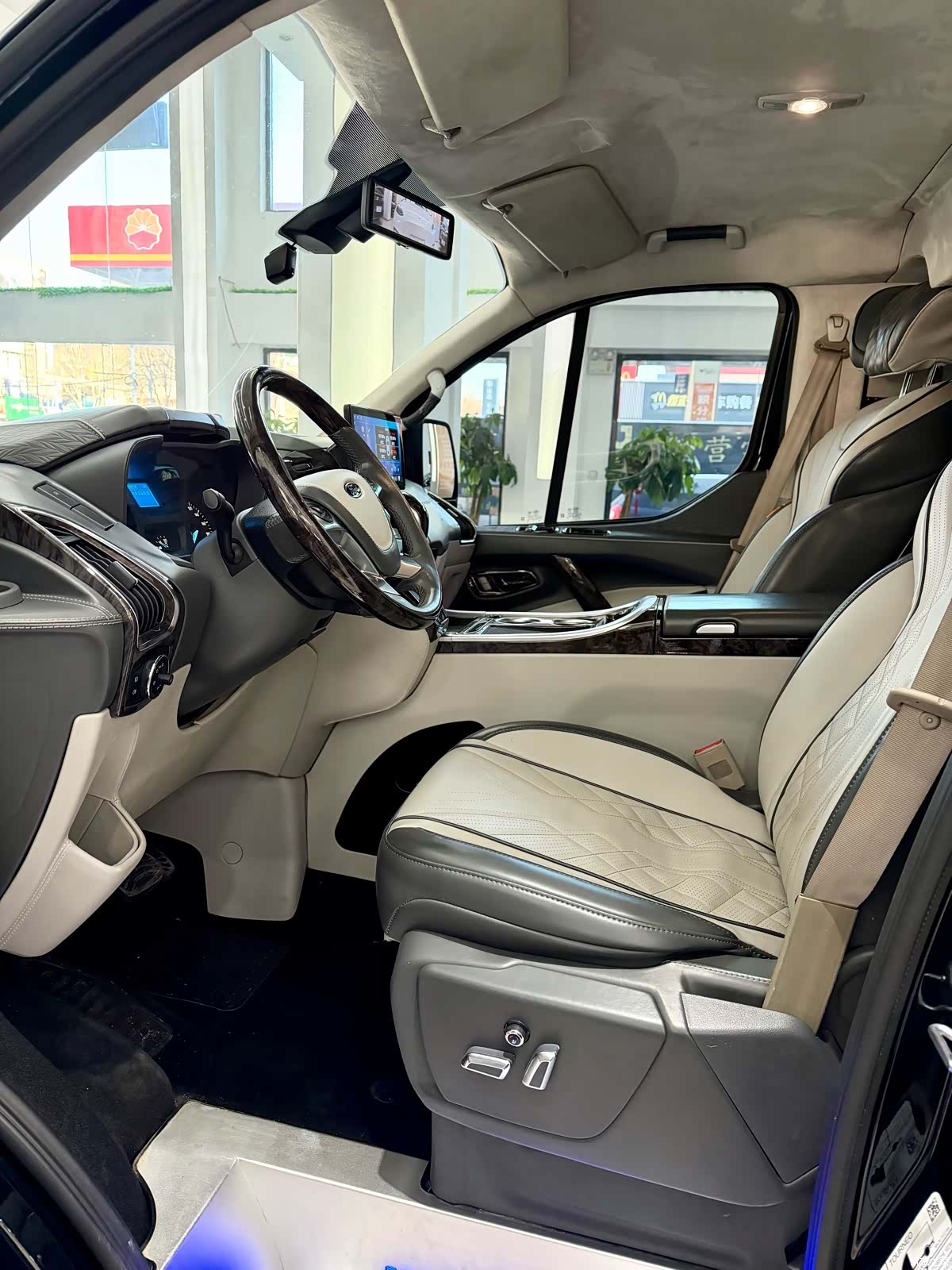Ford Tourneo, 2022 4