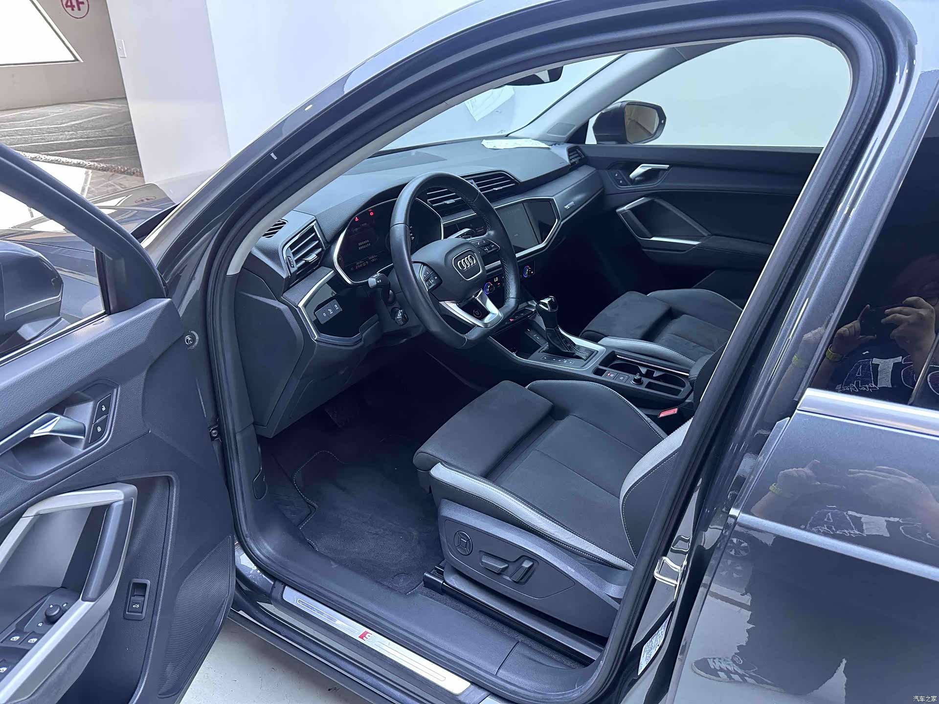 Audi Q3, 2022 10