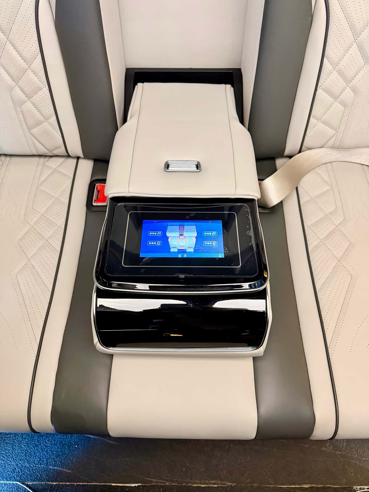 Ford Tourneo, 2022 15