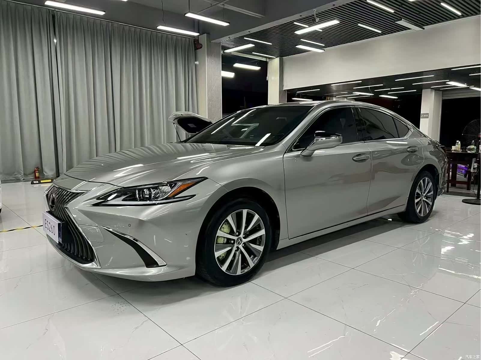 Lexus ES, 2019 1