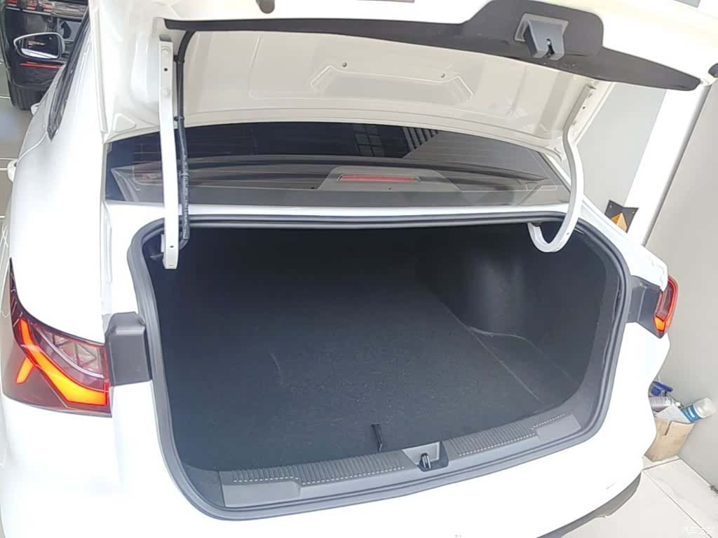 Roewe i5, 2025 19