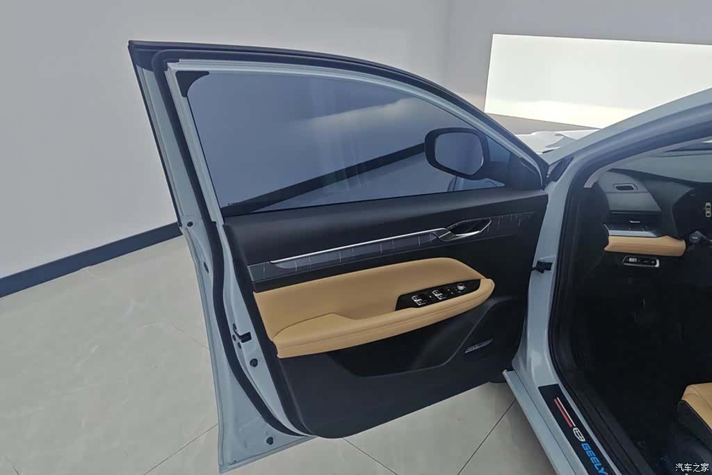 Geely Emgrand, 2023 7