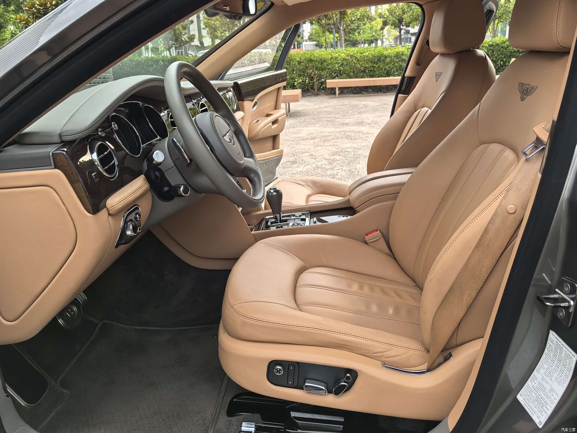 Bentley Mulsanne, 2015 40