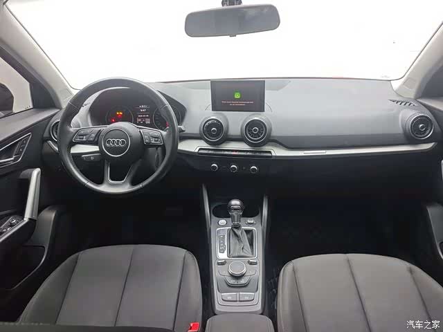 Audi Q2L, 2021 9