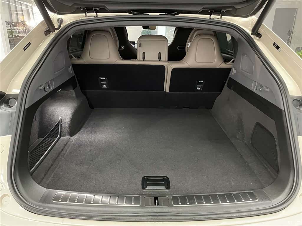 Luxeed R7, 2025 9