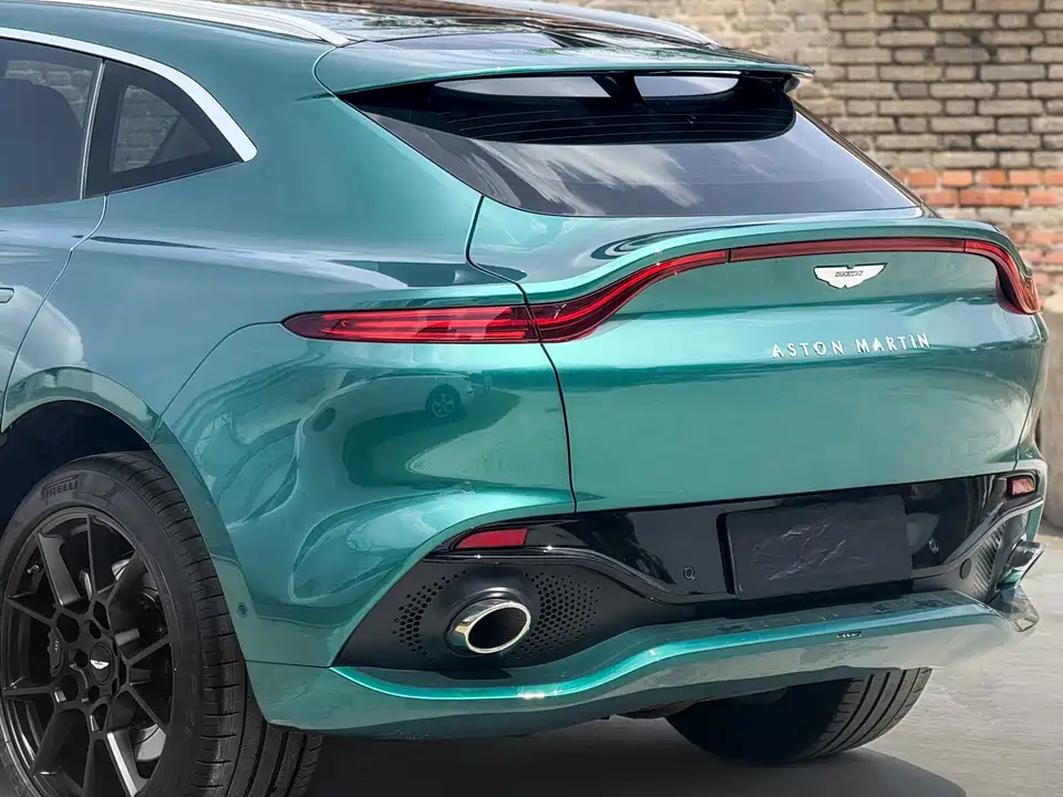 Aston Martin DBX Aston Martin DBX