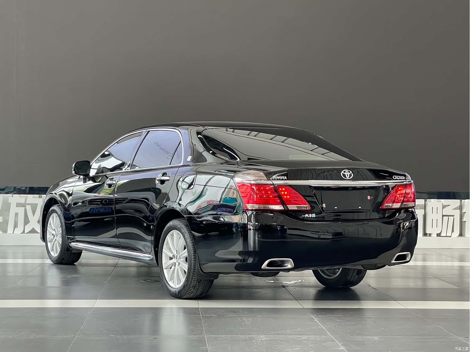Toyota Crown, 2015 4