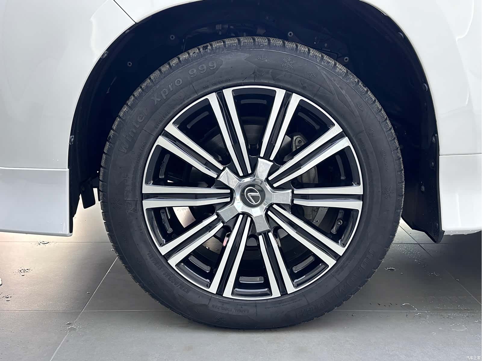 Lexus LX, 2017 11