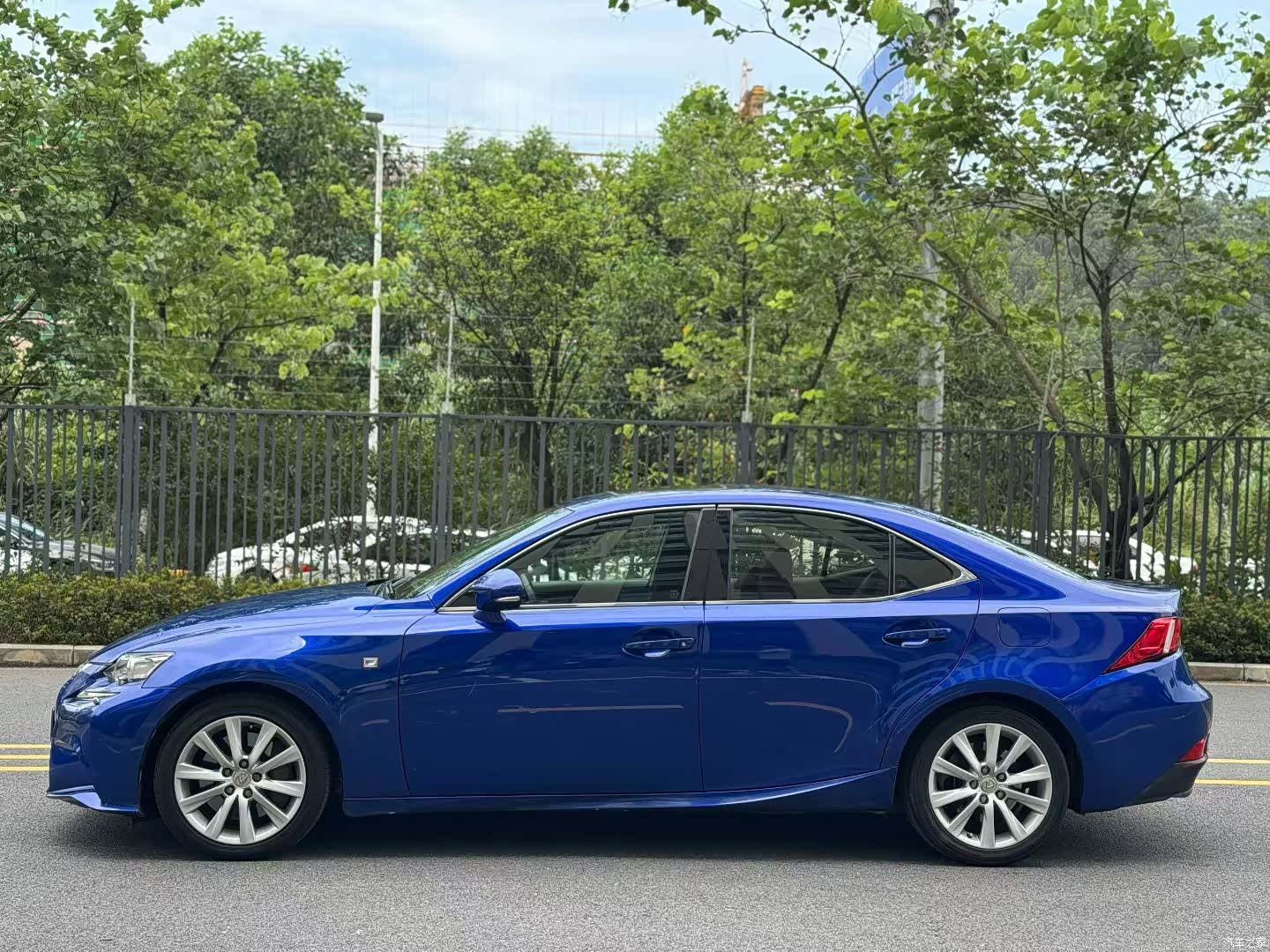 Lexus IS, 2016 8