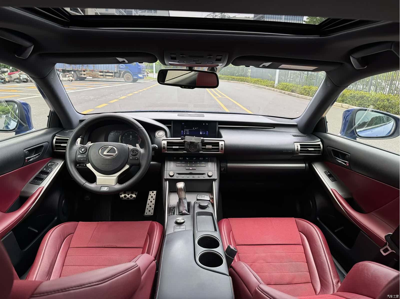 Lexus IS, 2016 все фото