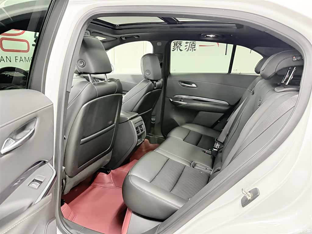 Cadillac XT4, 2021 10