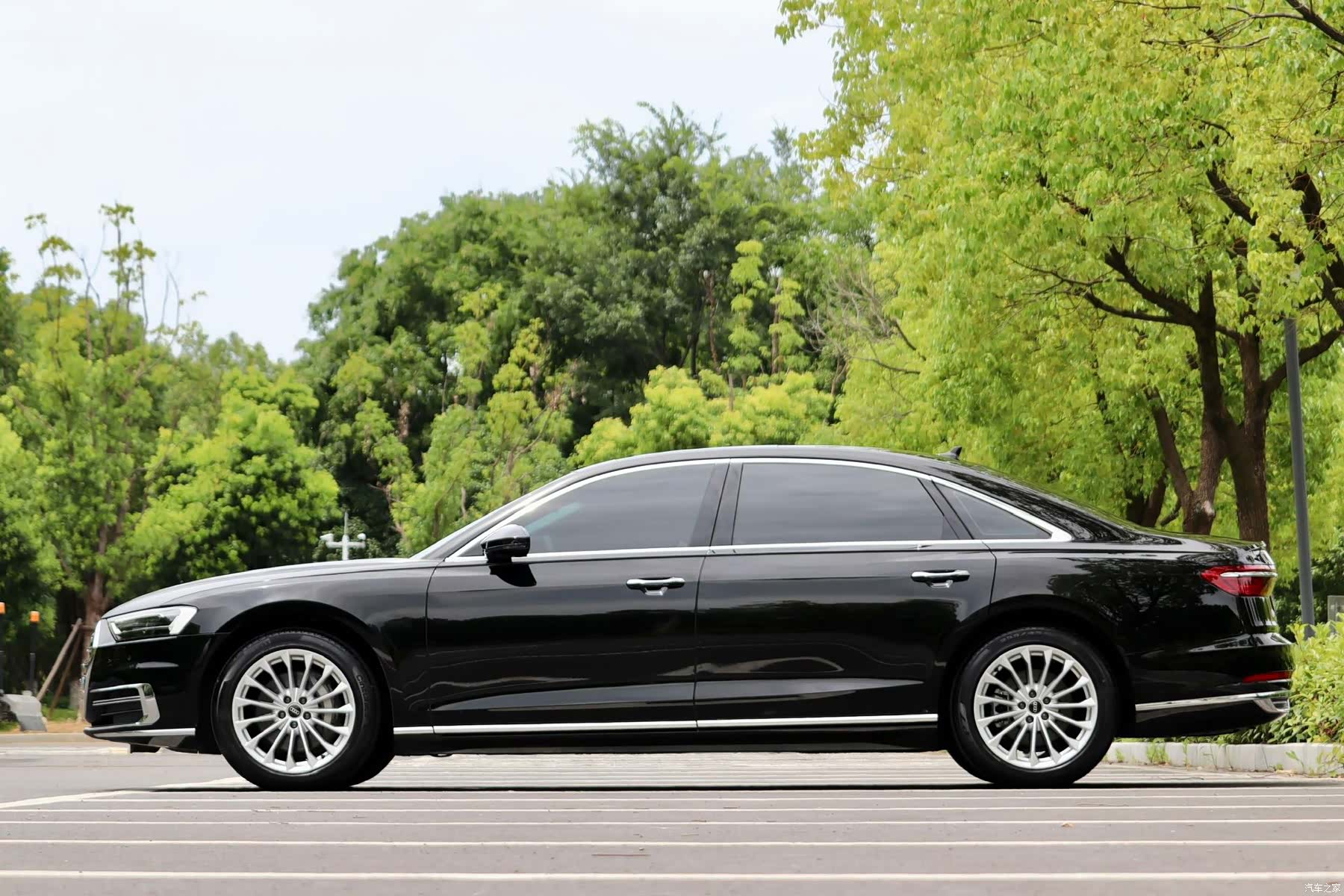 Audi A8L, 2022 6
