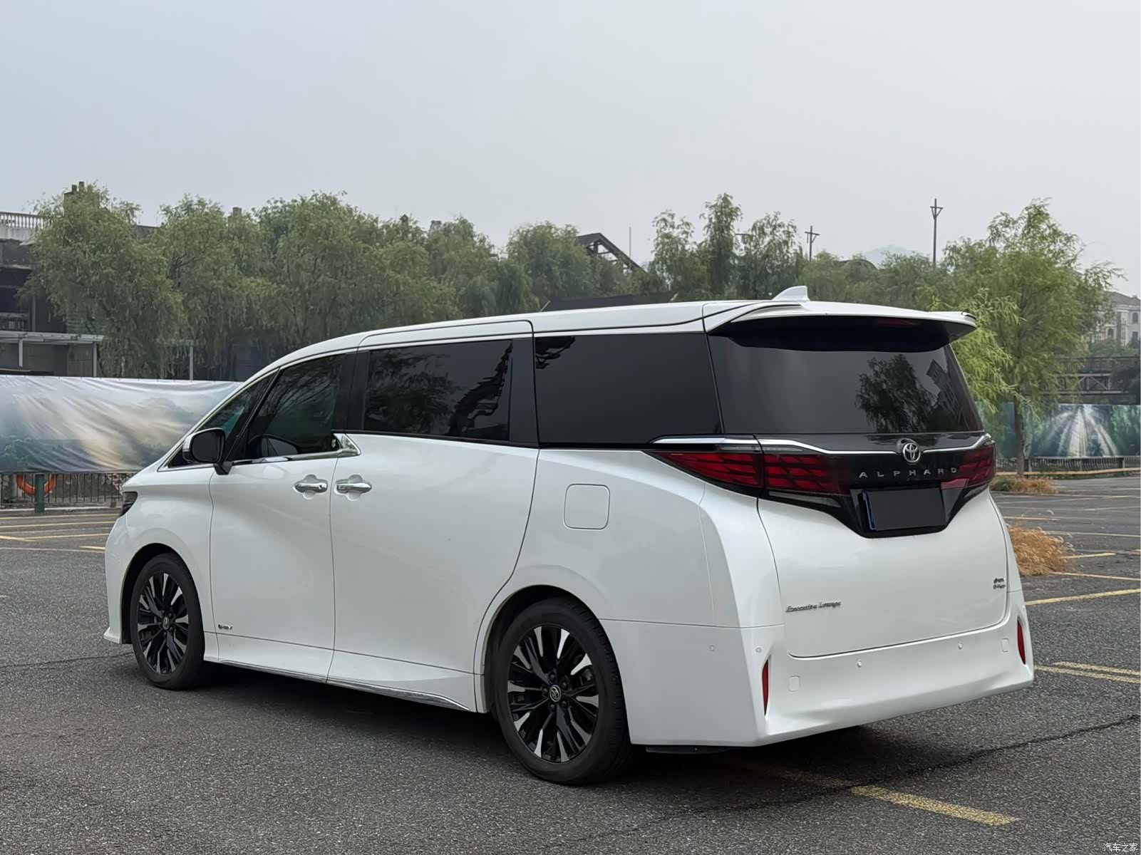 Toyota Alphard, 2023 4