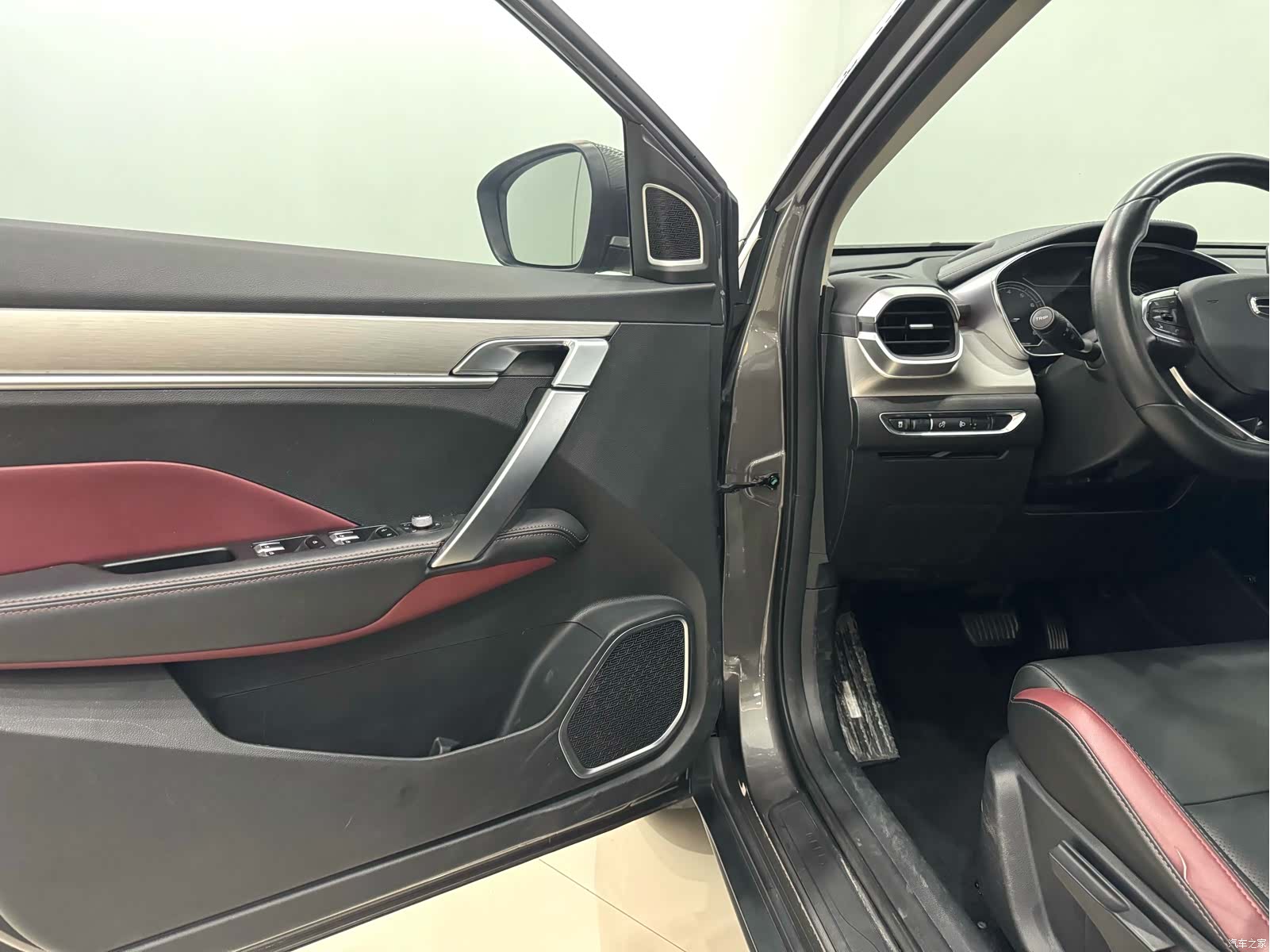 Geely Coolray, 2022 4