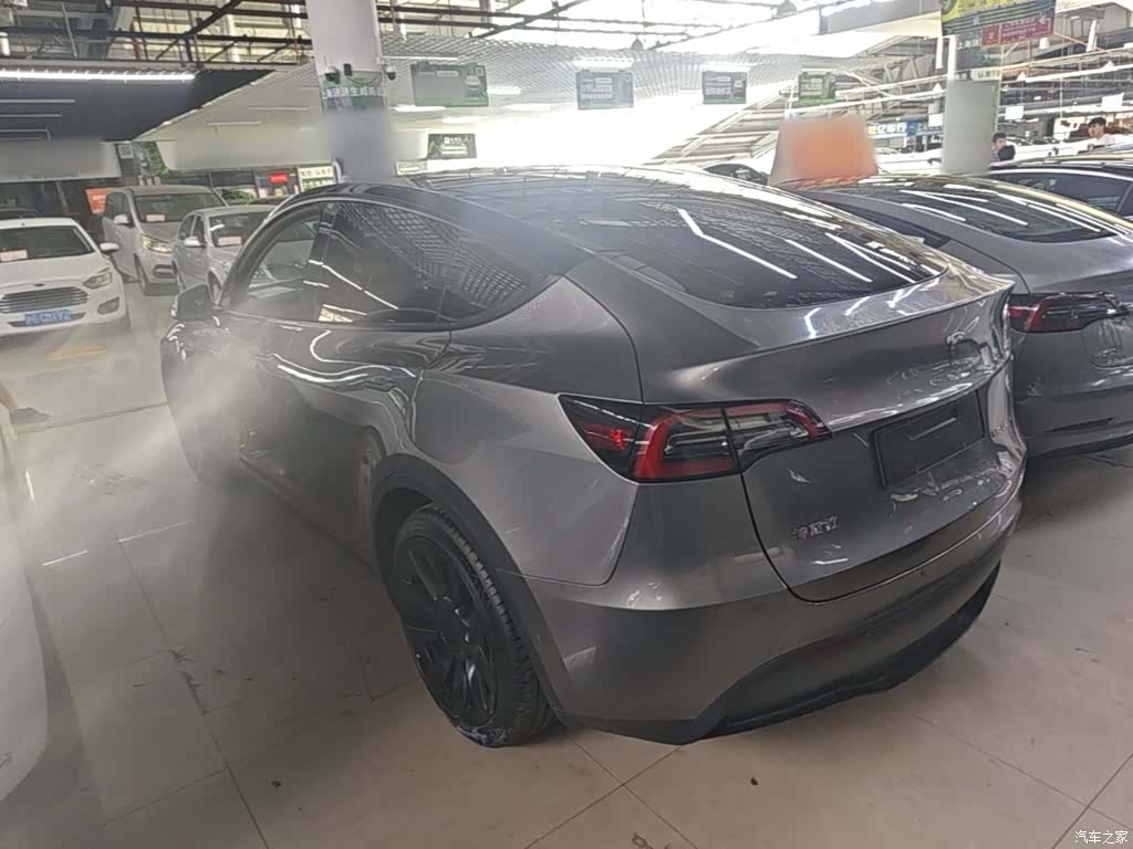 Tesla Model Y, 2022 все фото