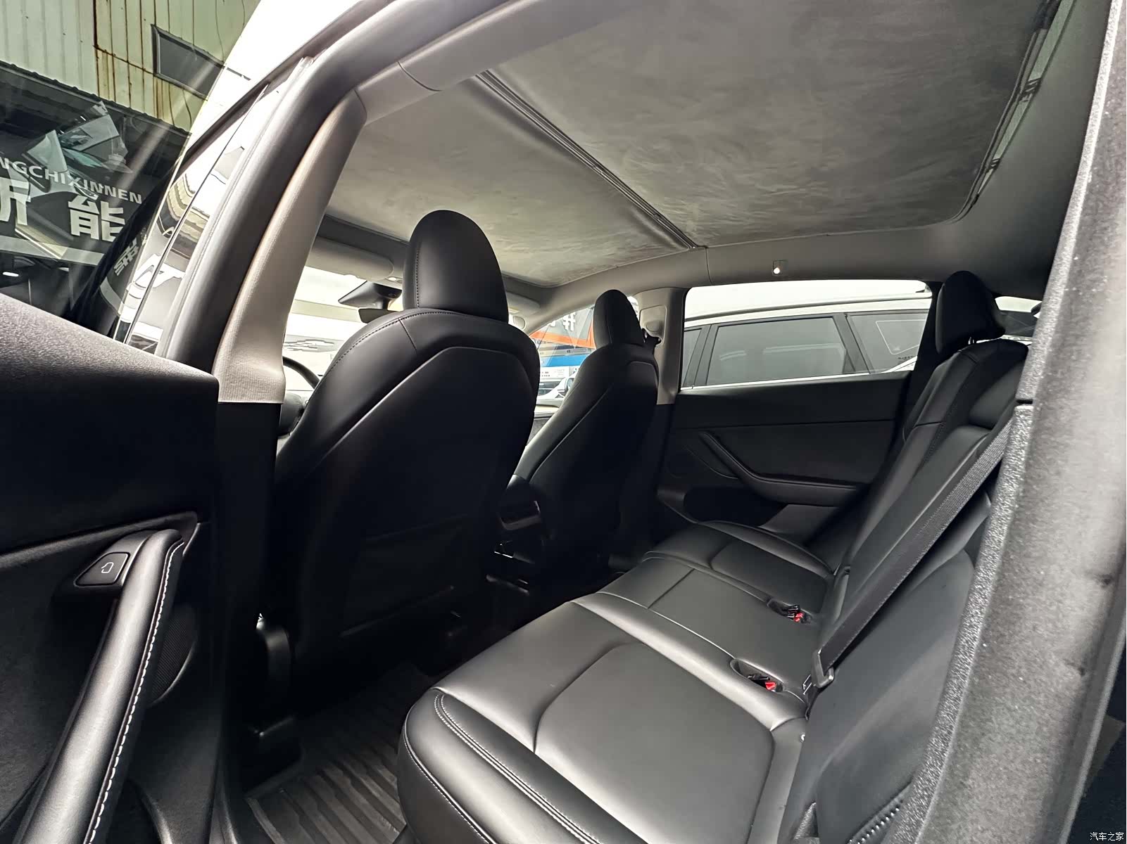 Tesla Model Y, 2023 17