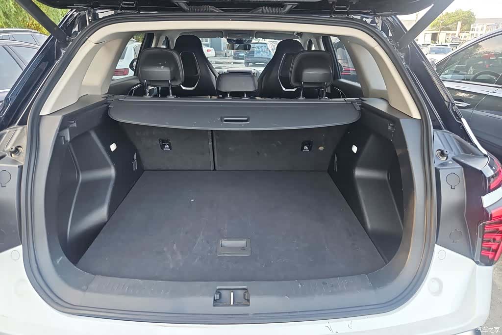 Hongqi HS3, 2024 4