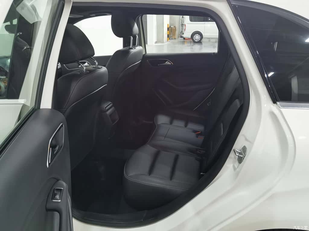 Mercedes-Benz B-Class, 2018 15