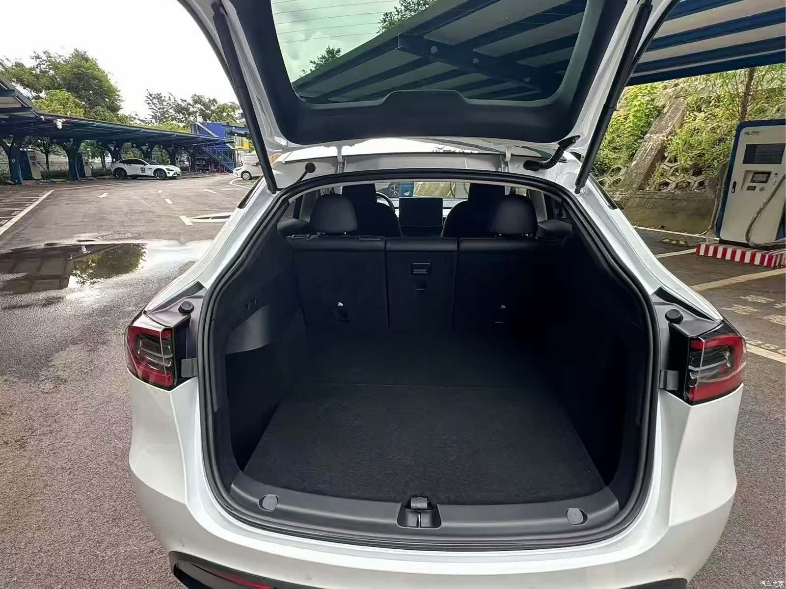 Tesla Model Y, 2024 10