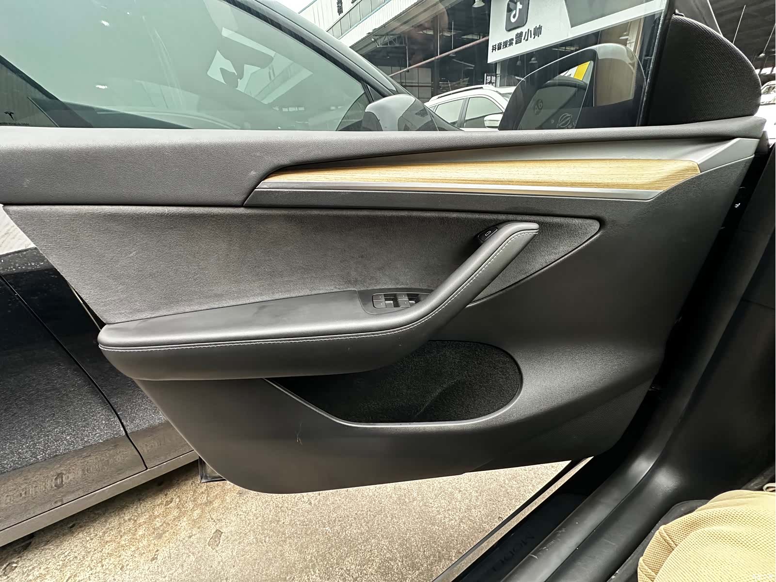 Tesla Model Y, 2023 26