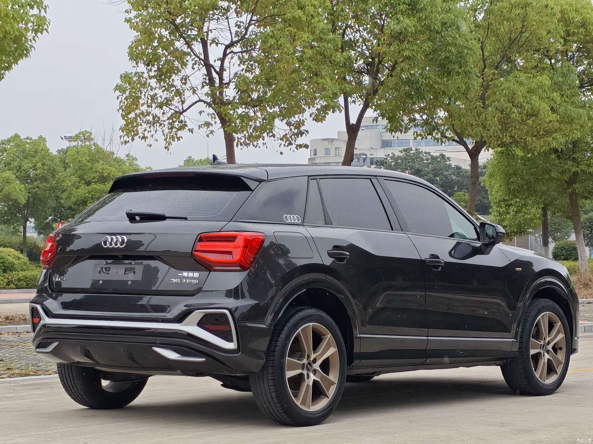 Audi Q2L, 2023 все фото