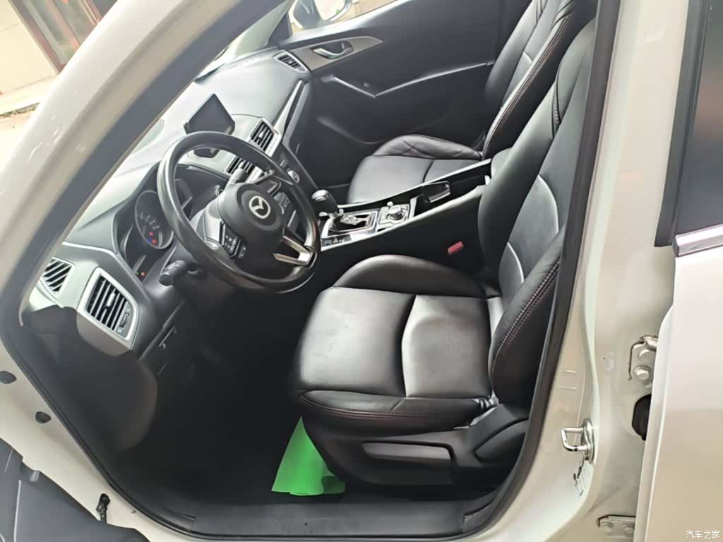 Mazda Mazda3, 2017 15