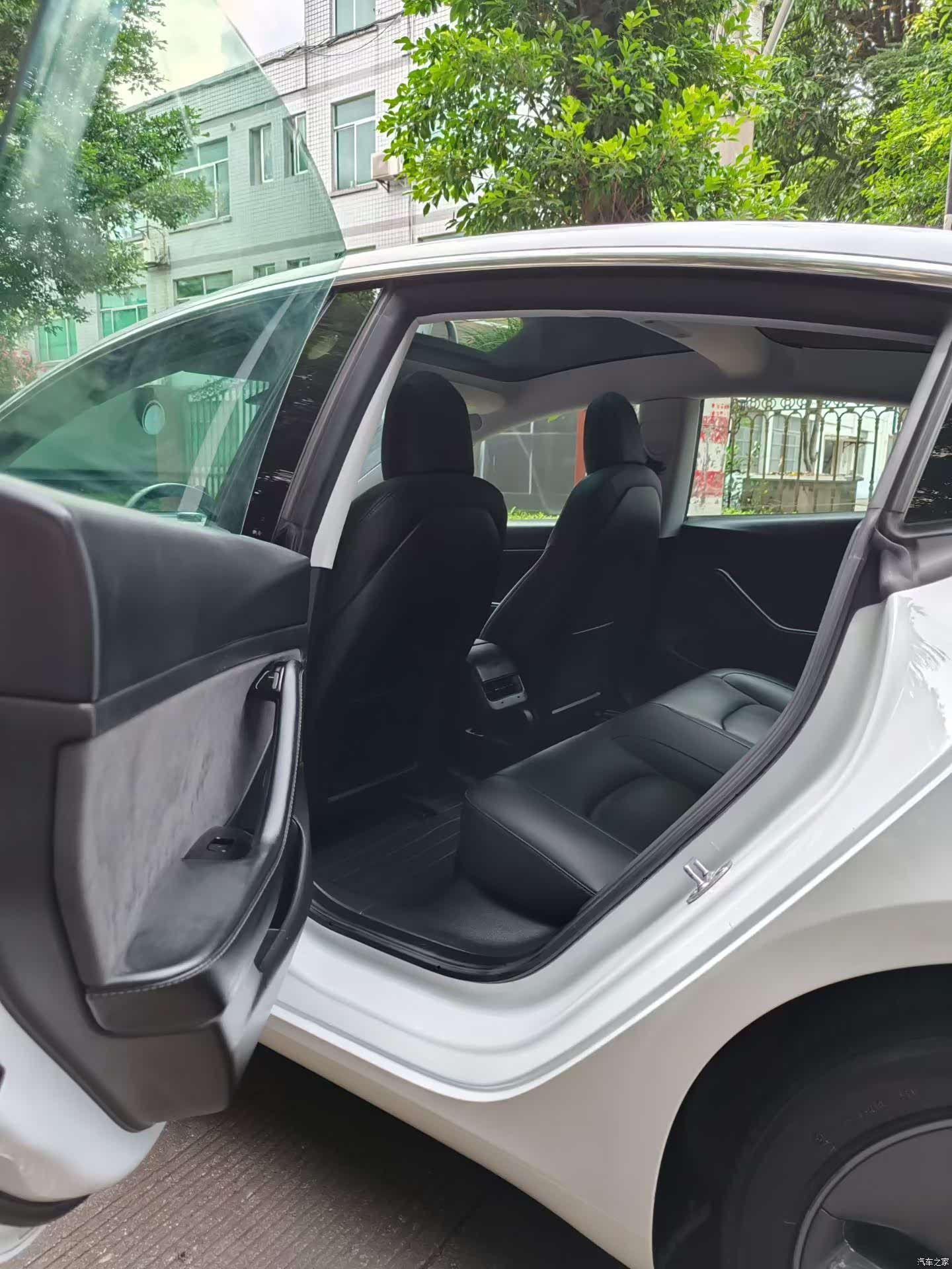 Tesla Model 3, 2022 все фото